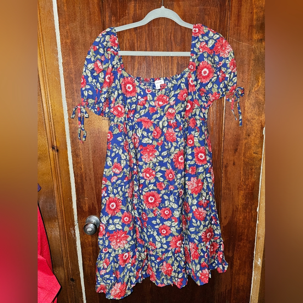 Mod Boutique - floral sweetheart neck dress